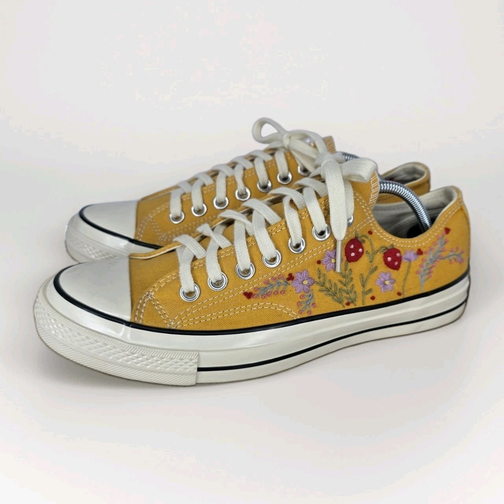 Converse Chuck Taylor Sunflower Yellow M 8  W 10 Embroidered Strawberry Flower